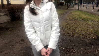 Nieznajomy dla pieniędzy obciągnął i zerżnął. Rosyjska amatorka. Z gadaniem.